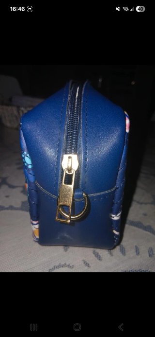 Bolso azul con estampado floral