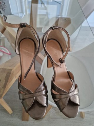 Sandalias Hoss Intropia fiesta doradas talla 39