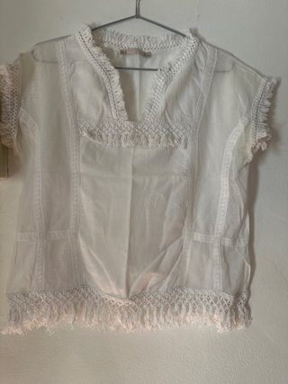 Blusa blanca con flecos