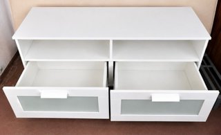 Armario auxiliar blanco con puertas de cristal