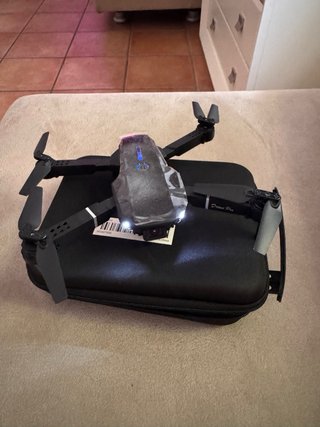 Dron con maletín de transporte