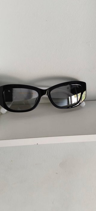 Gafas Chanel de Mujer – Blanco y Negro