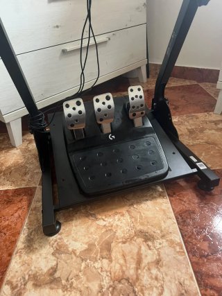 Volante Logitech G923 con Pedales y Soporte