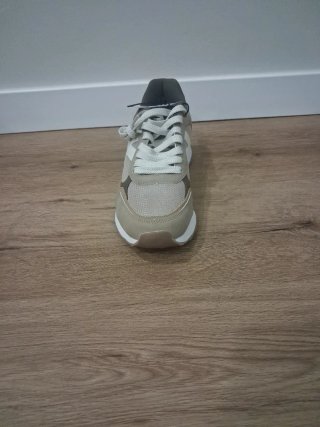 Zapatillas Kelme Beige y Gris sin usar