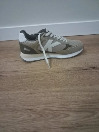 Zapatillas Kelme Beige y Gris sin usar