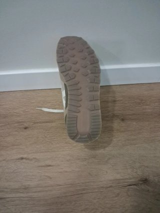 Zapatillas Kelme Beige y Gris sin usar