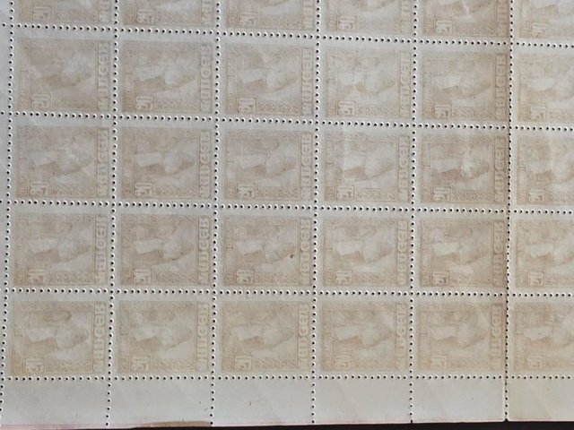 Pliego completo de 100 sellos Tánger de 50 c. 1927