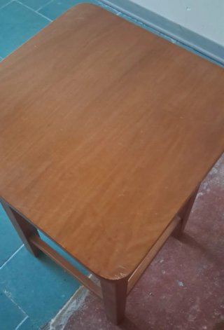 Sgabello in legno marrone