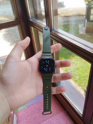 Reloj Digital LED Verde y Negro