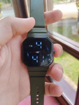 Reloj Digital LED Verde y Negro