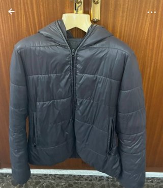 Anorak gris con capucha