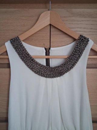 Vestido blanco con abalorios