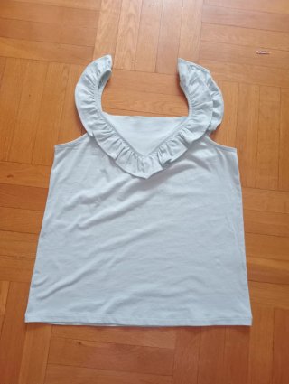 Camiseta turquesa con volantes