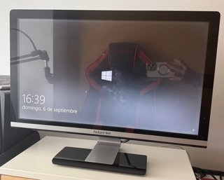 Monitor Packard Bell 24 pulgadas con altavoces