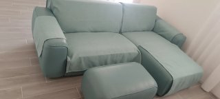 Sofá chaise longue con puff  color verde azulado
