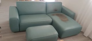 Sofá chaise longue con puff  color verde azulado