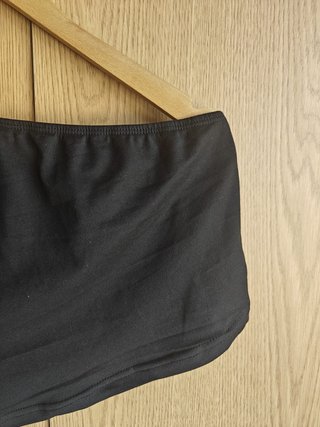 Top assimétrico preto