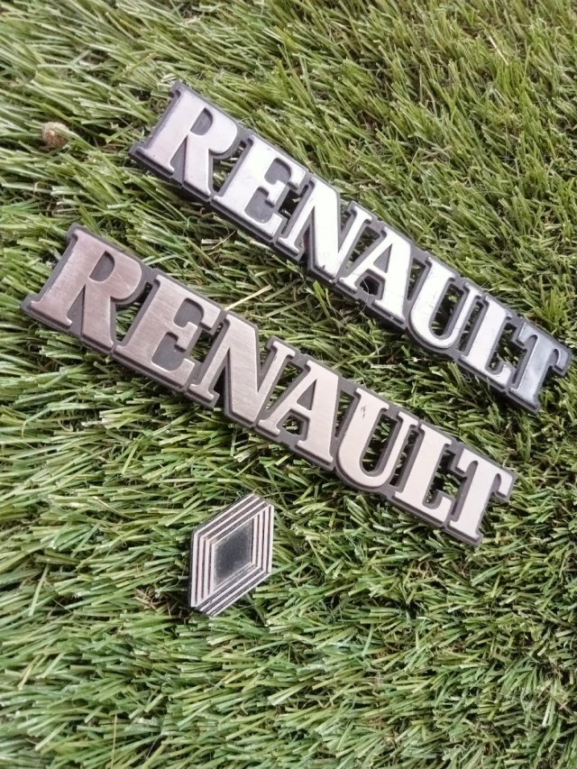 Anagrama Renault Metálico