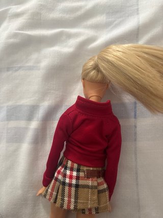 Muñeca Barbie estilo colegiala