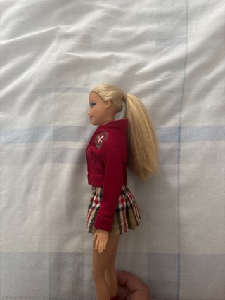 Muñeca Barbie estilo colegiala