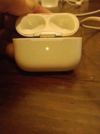 Cargador AirPods Apple California