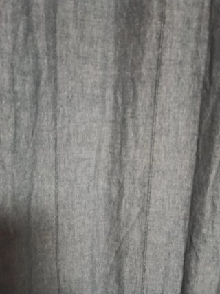 Cortinas grises y visillo blanco
