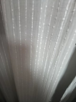 Cortinas grises y visillo blanco