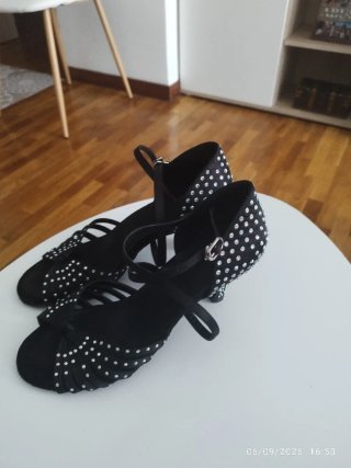 Zapatos de baile de salón negros con pedrería