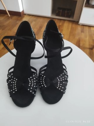 Zapatos de baile de salón negros con pedrería