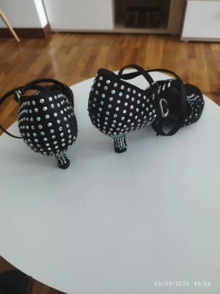 Zapatos de baile de salón negros con pedrería