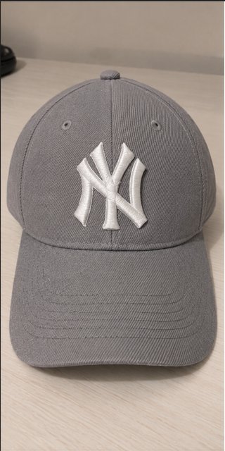 Gorra New York Yankees Gris Ajustable