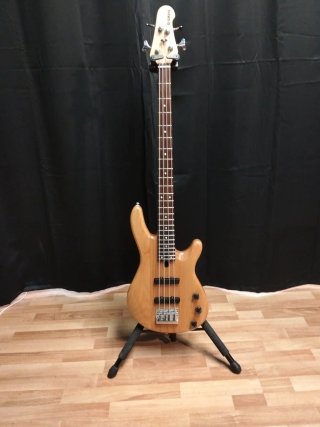Bajo Eléctrico Yamaha BB404