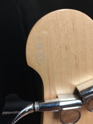 Bajo Eléctrico Yamaha BB404