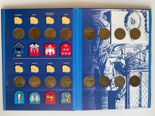 POLONIA. Album + 32 monedas históricas de Polonia.