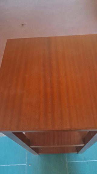 Colonnina in legno a 2 ripiani