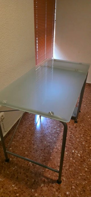 Mesa estudio cristal y metal.Perfecto estado