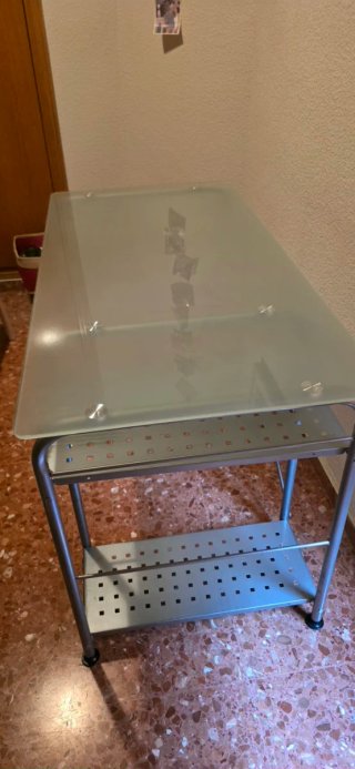 Mesa estudio cristal y metal.Perfecto estado