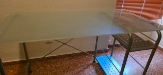 Mesa estudio cristal y metal.Perfecto estado