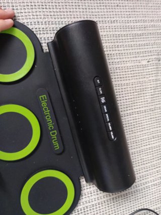 Batería Eléctrica Verde con Palos