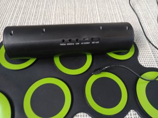 Batería Eléctrica Verde con Palos