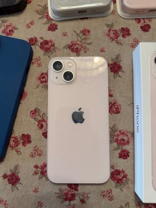 iPhone 13 128GB + 15 Fundas