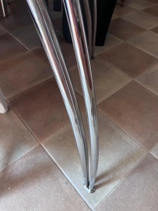 Mesa madera patas acero inoxidable cromadas.