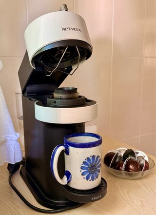 Cafetera Nespresso Vertuo Next Krups + Cápsulas