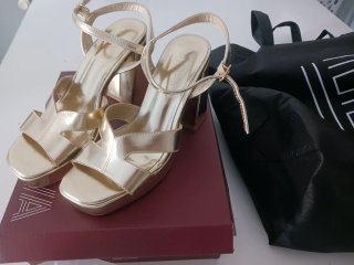 Zapatos dorados tacón plataforma talla 36
