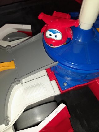 Avión Super Wings Grande Base Roja