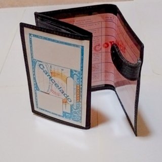 billetera amb tanca de botó
