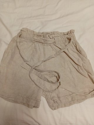 Bermuda de lino beige