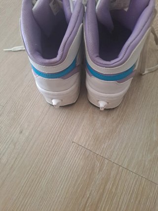 Zapatillas con ruedas. Patines. talla 35