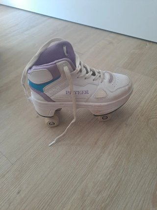 Zapatillas con ruedas. Patines. talla 35
