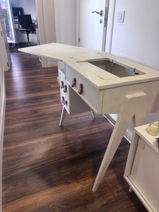 Mueble máquina de coser madera y cuero
